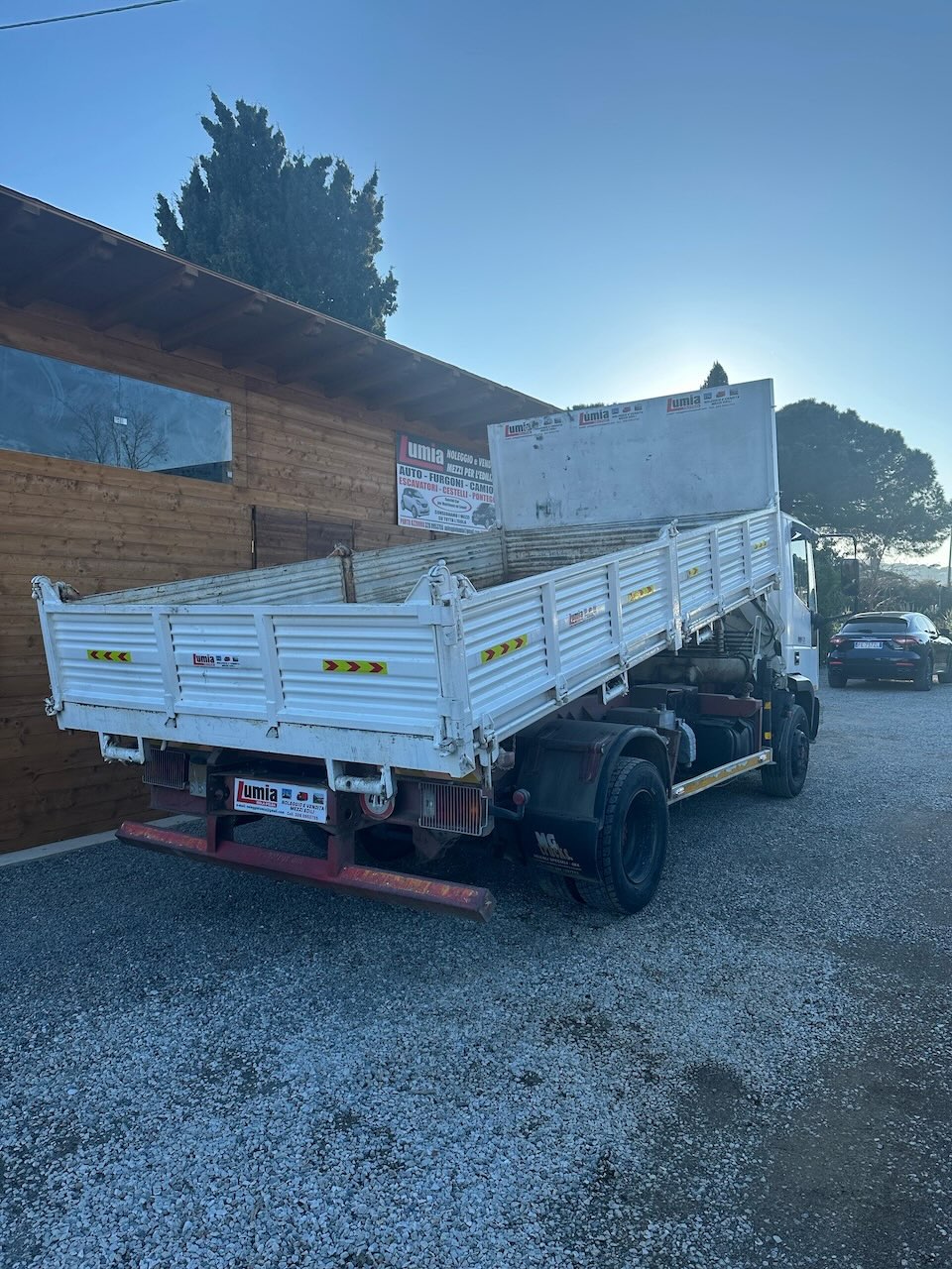Camion Iveco con gru