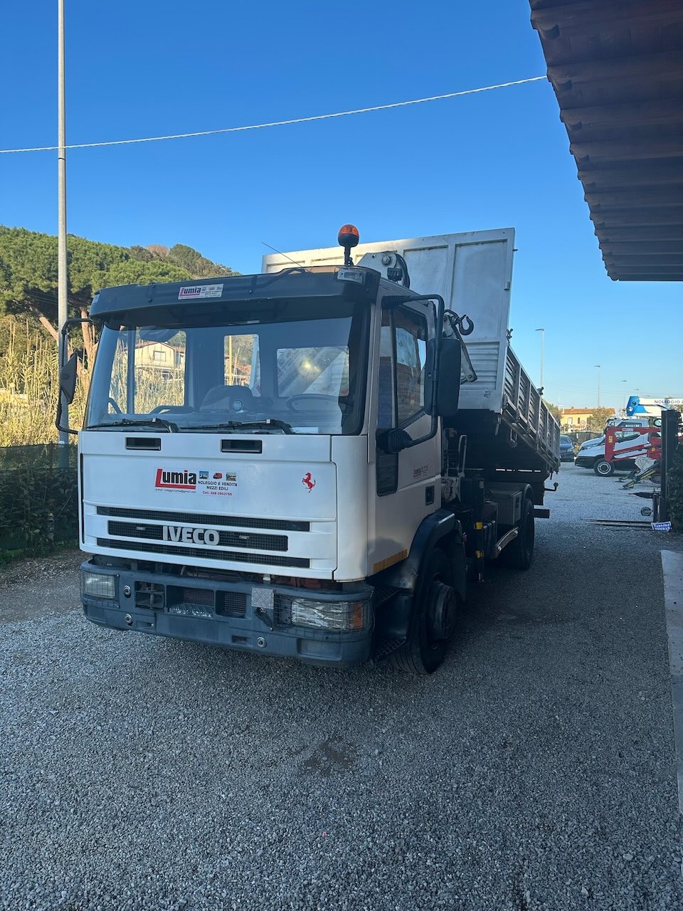 Camion Iveco con gru