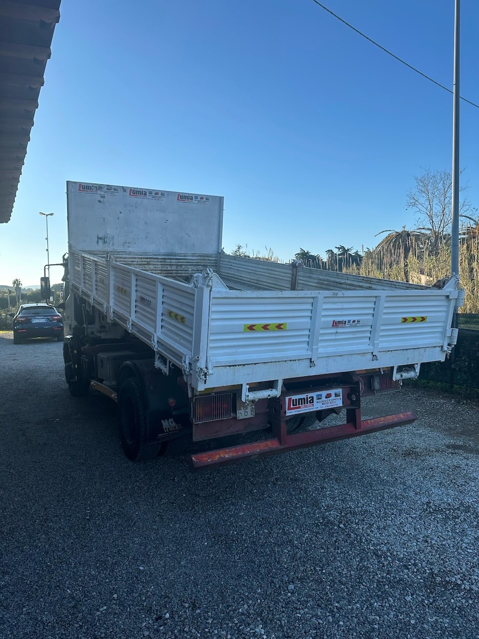 Camion Iveco con gru