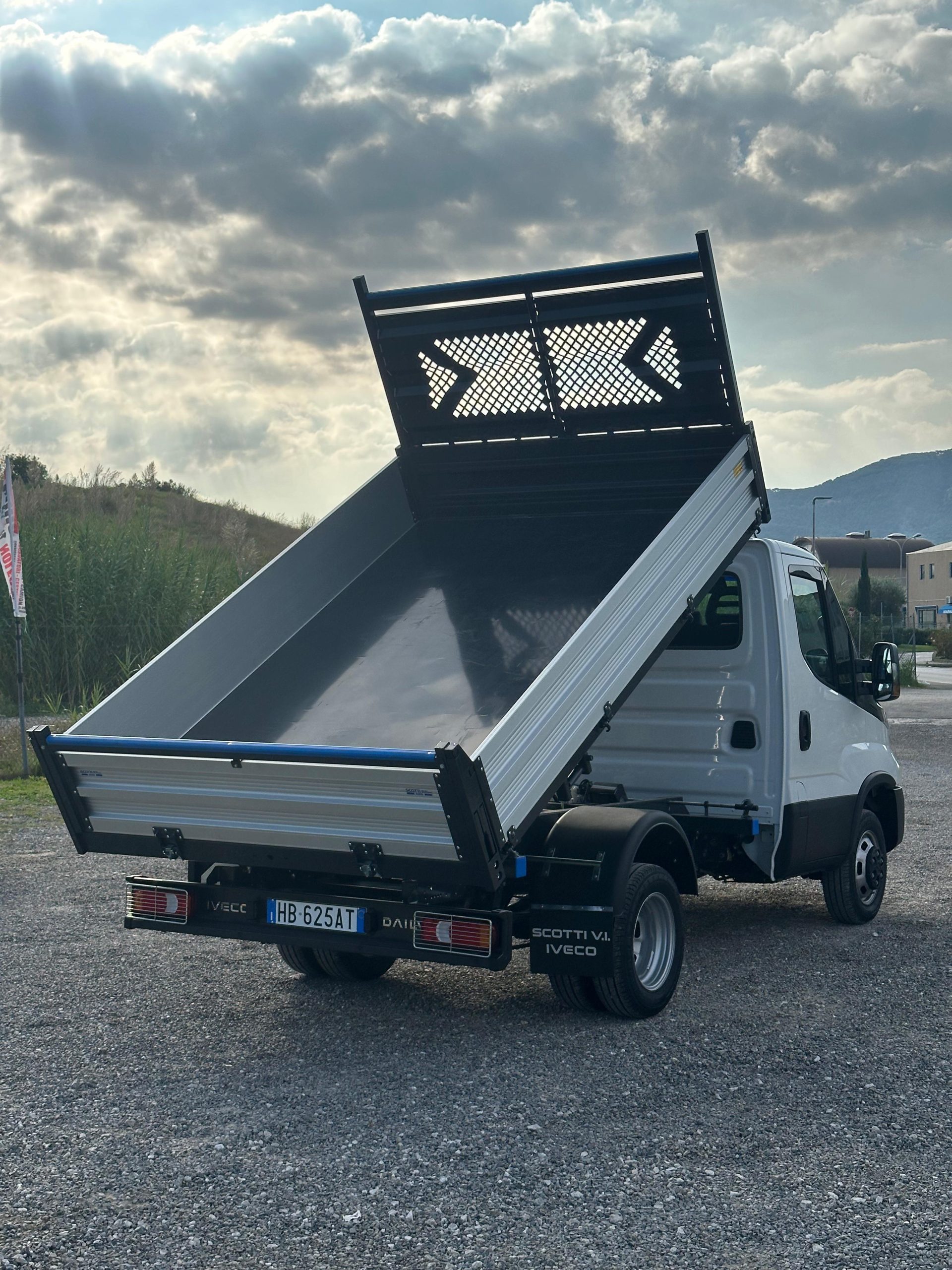 WhatsApp Image 2025-10-18 at 15.34.12 (3)