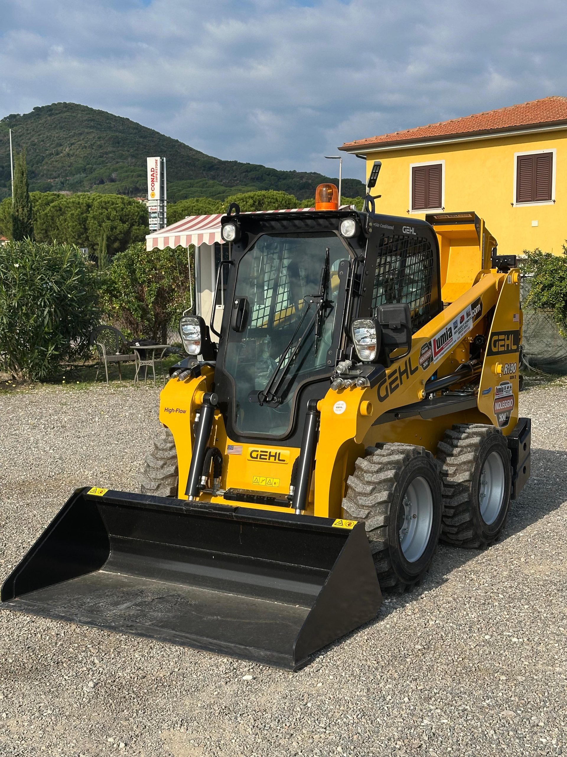 WhatsApp Image 2025-10-18 at 15.44.09 (1)