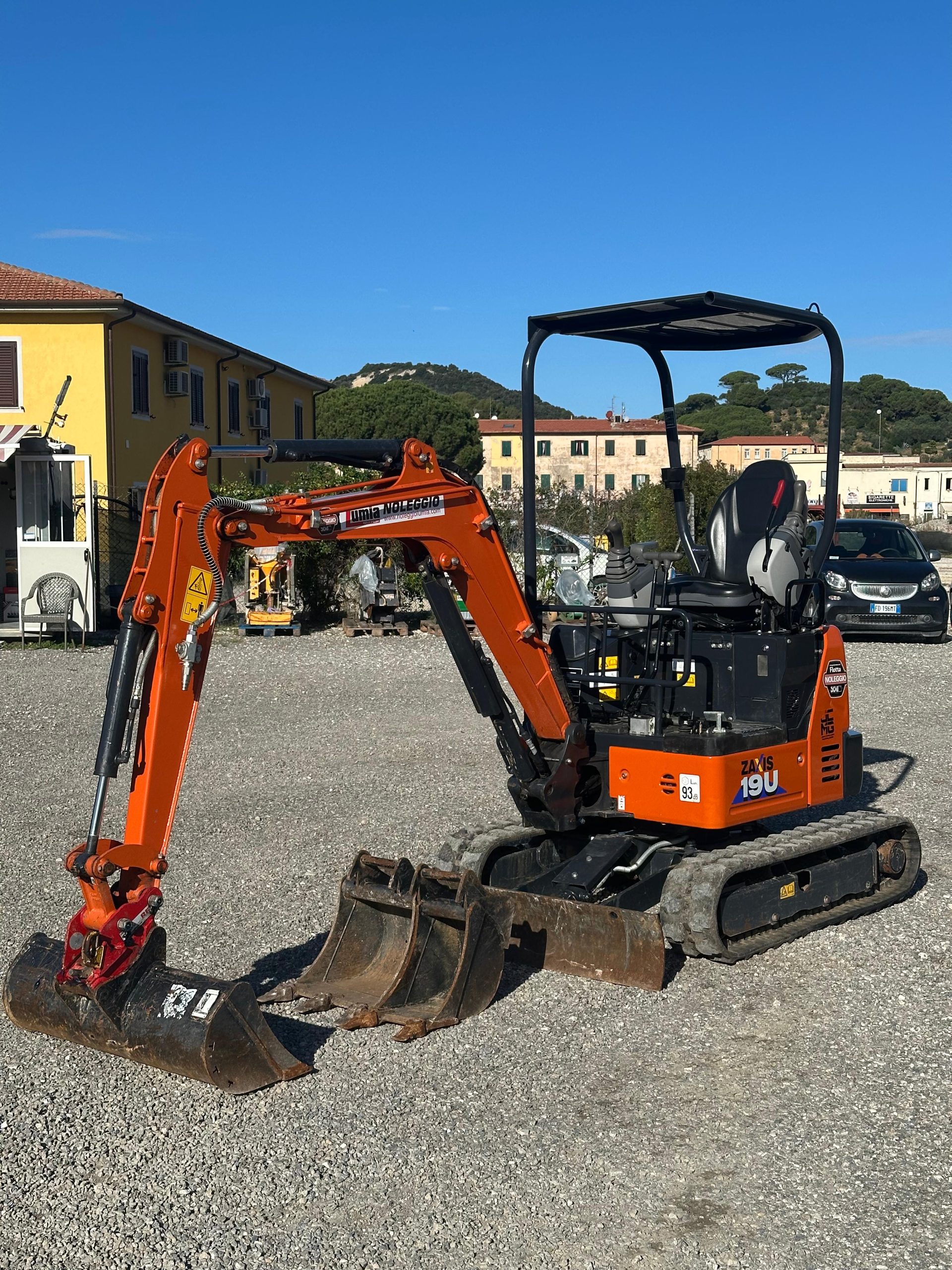 WhatsApp Image 2025-11-18 at 11.07.00 (1)